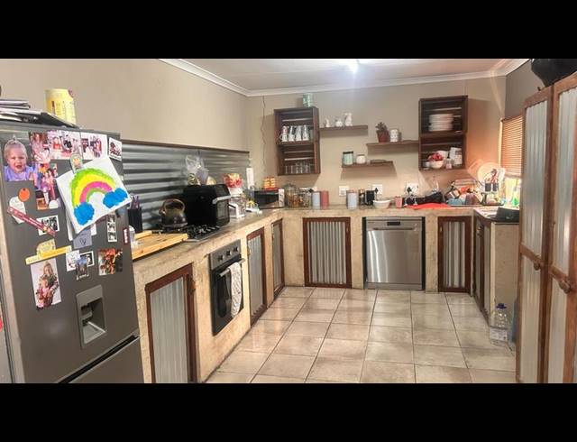 5 BEDROOM HOUSE FOR SALE IN MEYERVILLE